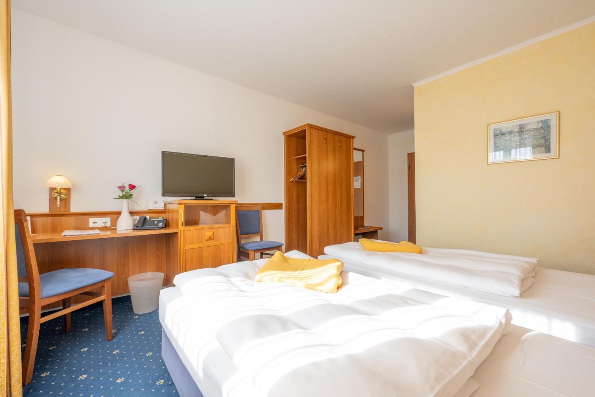 Hotel Haslbach FGZ Zeitlarn Exterior foto