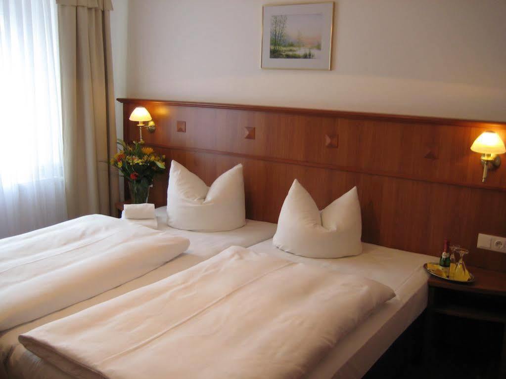 Hotel Haslbach FGZ Zeitlarn Exterior foto